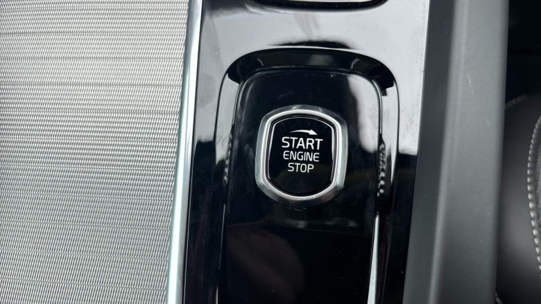 Volvo XC60 2.0 B5P Plus Black Edition 5dr AWD Geartronic Petrol Estate